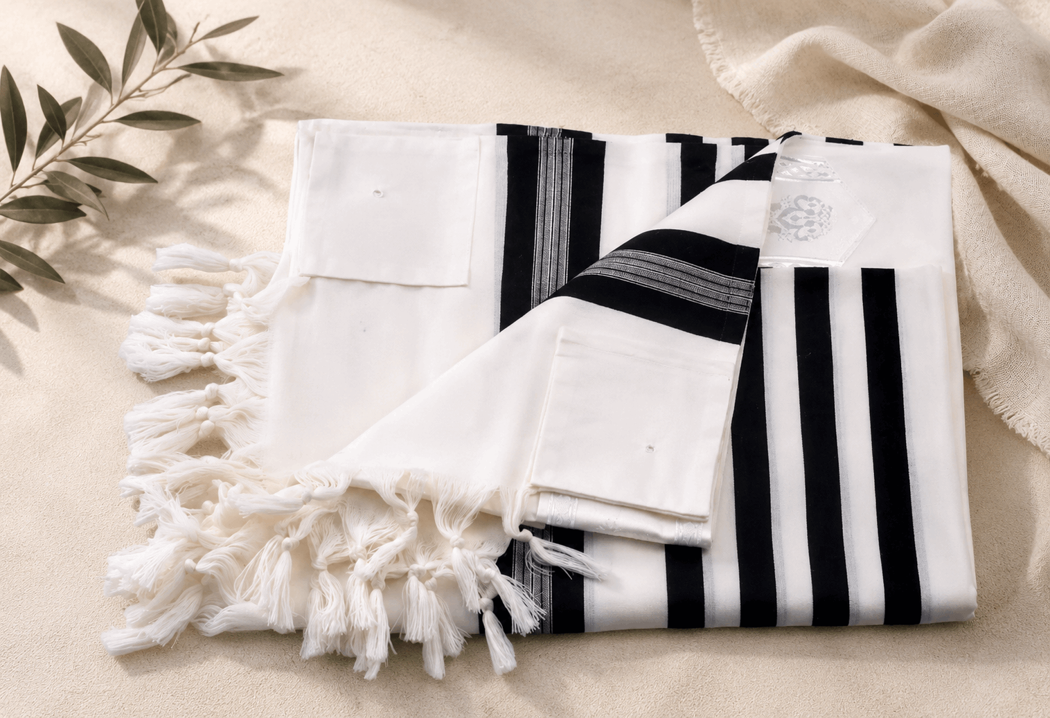 Tallit Pe'er Kal Black - 100% Pure Rehelim Wool - Mishkan HaTchelet
