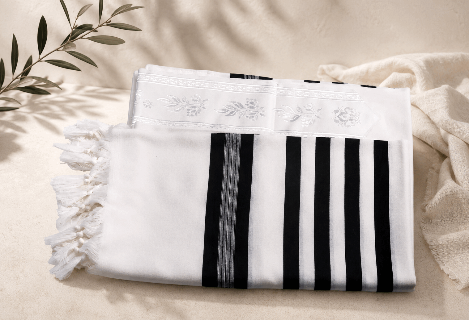 Tallit Pe'er Kal Black - 100% Pure Rehelim Wool - Mishkan HaTchelet