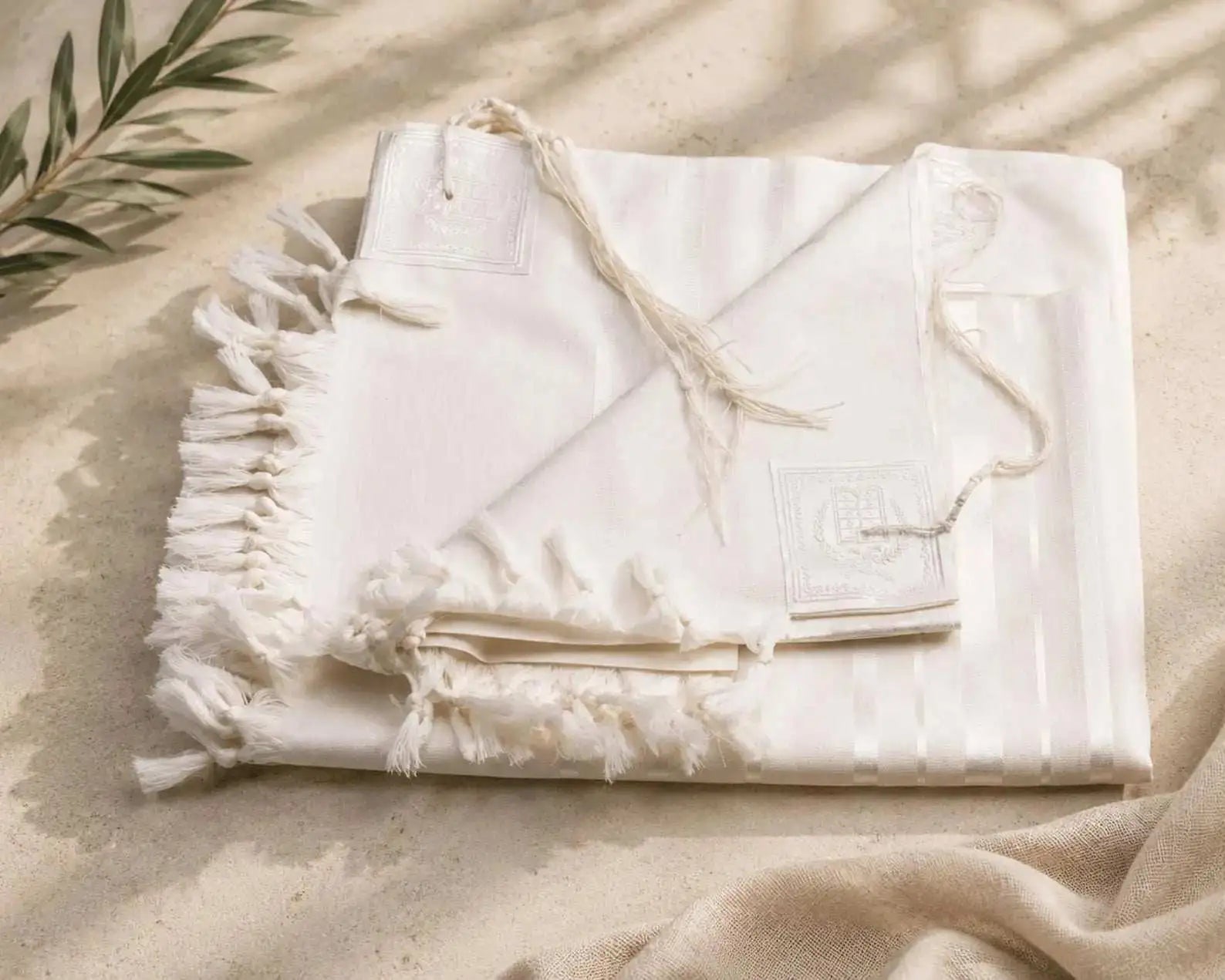 Tallit Tashbetz White - 100% Rehelim Wool - Mishkan HaTchelet