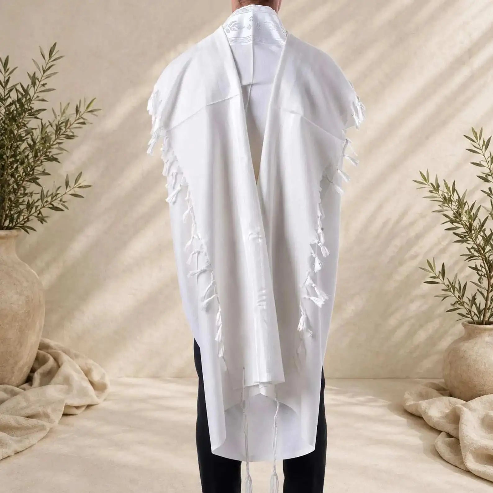 Tallit Tashbetz White - 100% Rehelim Wool - Mishkan HaTchelet